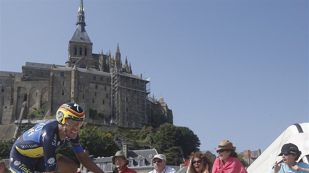 Alberto Contador bhem asovky na Tour de France.