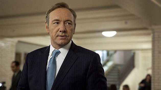 Kevin Spacey v serilu Dm z karet