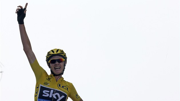 ZASE ON. Ldr Tour de France Chris Froome se raduje z vtzstv v 15. etap.