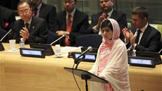 Pákistánská dívka Malála Júsufzajová bhem svého vystoupení v OSN (12. ervence...