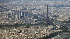 Letecký pohled na centrum francouzské metropole s dominantní Eiffelovu věží. Letecký pohled na centrum francouzské metropole s dominantní Eiffelovu věží.