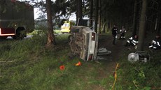 Řidič u Jívové vyjel ze silnice a narazil do stromu. Srážku nepřežil. Řidič u Jívové vyjel ze silnice a narazil do stromu. Srážku nepřežil.