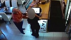 Muž platil kvalitním padělkem eurobankovky Muž platil kvalitním padělkem eurobankovky