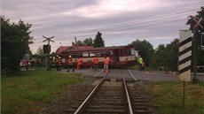 V Opav se srazil vlak s nákladním autem, vlak vykolejil obma podvozky (13.