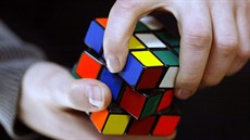 Kostka Futuro Cube nabízí na rozdíl od klasické Rubikovy větší herní využití... Kostka Futuro Cube nabízí na rozdíl od klasické Rubikovy větší herní využití...