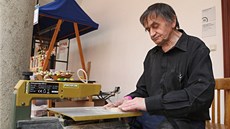 Výrobě dřevěných hraček se roky věnuje Jiří Jedlička. Na Hračkobraní v Kamenici Výrobě dřevěných hraček se roky věnuje Jiří Jedlička. Na Hračkobraní v Kamenici