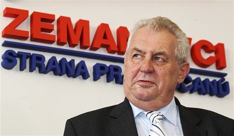 Prezident Milo Zeman podepsal v sídle strany SPOZ petici za zákon o