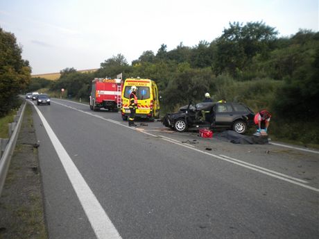 Mladk jel zejm pli rychle, jeho audi vyjelo ze silnice a nkolikrt se