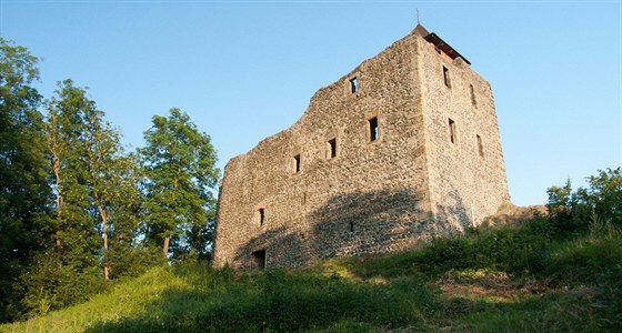 Hrad nad Kamenicí pedstavuje typickou pevnostní architekturu období husitských...