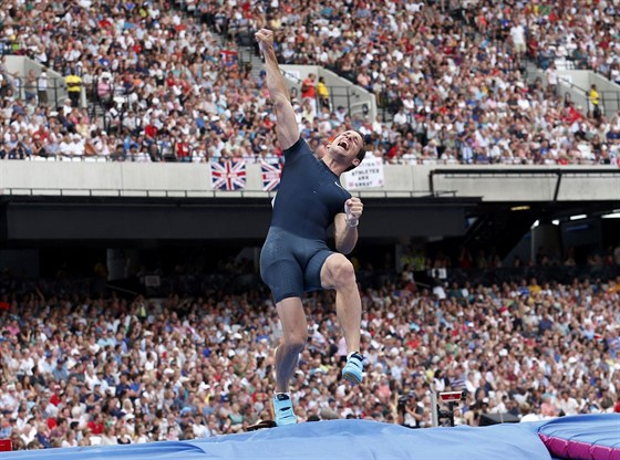 JO! 602 CENTIMETR. Francouzský tyka Renaud Lavillenie ovládl na mítinku