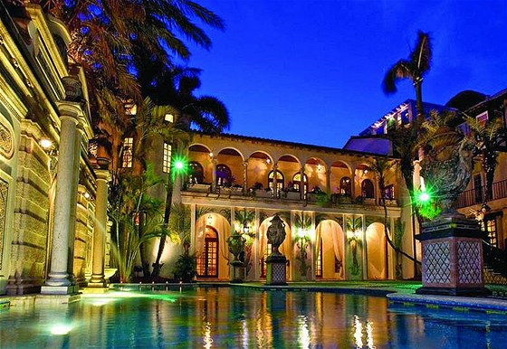 Luxusní sídlo zavradného módního návrháe Gianni Versaceho na Florid je na...