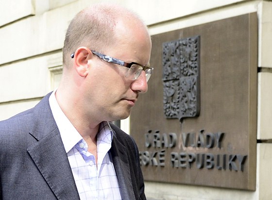 Pedseda SSD Bohuslav Sobotka zamíil na Úad vlády jednat s premiérem Jiím