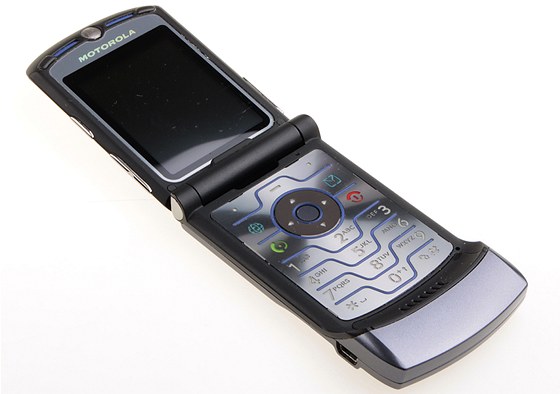 Jet dnes vypadá Motorola V3i bájen