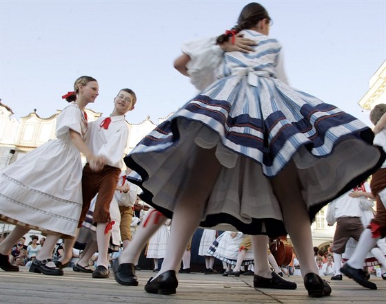 Pokud vae dti zstávají pes víkend v Praze, mohou se pobavit na folklórním prvodu (ilustraní foto).