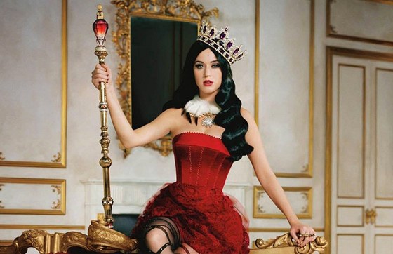 Katy Perry v reklam na svj parfém Killer Queen.