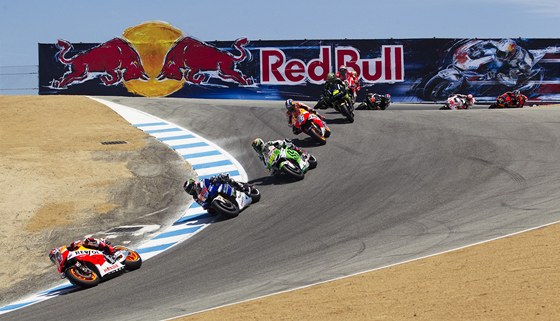 Závod tídy Moto GP na okruhu v Laguna Seca koenila i slavná zatáka Corkscrew...