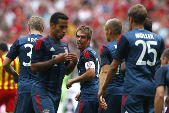 Fotbalisté Bayernu Mnichov se radují ze vsteleného gólu.