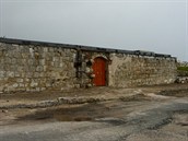 Vyhoel Petrova bouda po rozebrn obvodovho zdiva a pokryt historicky...