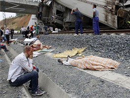 NEJMÉN 78 MRTVÝCH. Rychlovlak Alvia na trase z Madridu do msta Ferrol na...