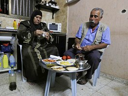 Jedním z tch astnjích Palestinc, kteí pracovní povolení mají, je  57letý...