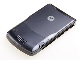 Motorola V3i, která je vyobrazena na vech fotografiích, byl nástupnický model,...