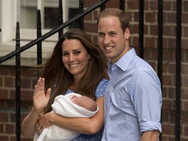 Princ William, jeho manelka Kate a prvorozený syn (23. ervence 2013)