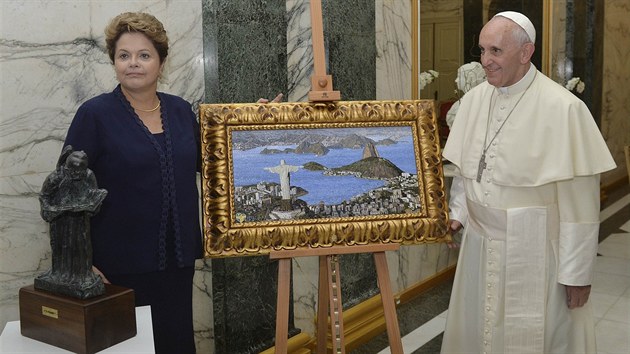 Frantiek pi setkn s brazilskou prezidentkou dostal obraz Rio de Janeira (22. ervence 2013)