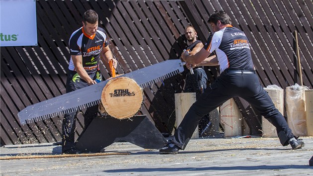Soutěž dřevorubců v různých disciplínách přilákala do Liptálu tisíce návštěvníků.
