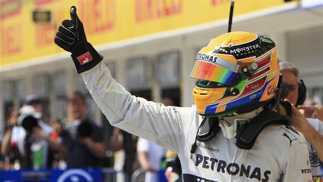 DOPADLO TO DOBE. Lewis Hamilton je po kvalifikaci na velkou cenu Maarska spokojen. Vyhrl ji.
