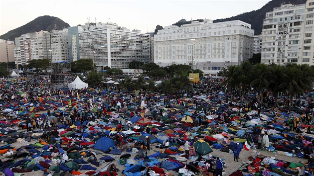Zvren me se kon na vhlasn pli Copacabana, kde pape u v sobotu slouil veern vigilii (28. ervence)