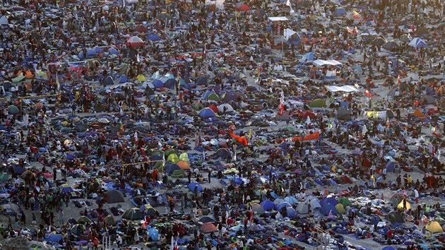 Zvren me se kon na vhlasn pli Copacabana, kde pape u v sobotu slouil veern vigilii (28. ervence)