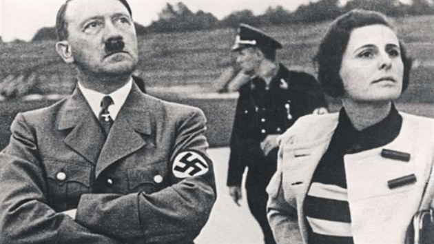 Filmovka nabdne i nacistick propagandistick snmek natoen nmeckou reisrkou Leni Riefenstahlovou s nzvem Triumf vle.
