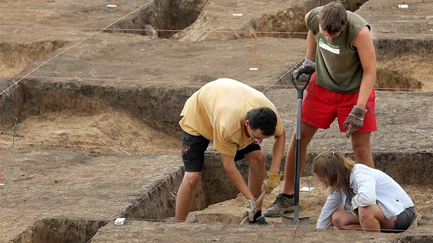 Archeologov provdj vzkum u Kimic, kudy povede st mstskho okruhu. Objevili zde sdlit z doby kamenn. Stepy ndob s linern keramikou a zlomky opracovanch nstroj. 