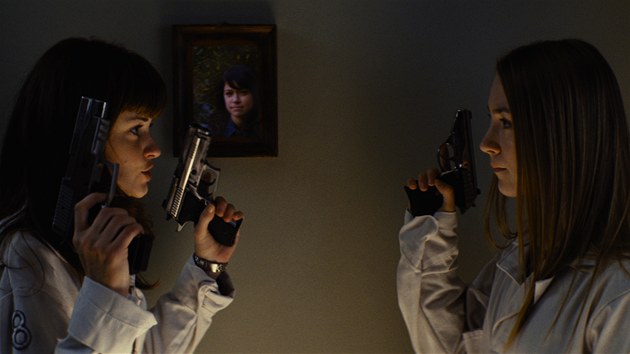 Alexis Bledelov a Saoirse Ronanov  ve filmu Violet & Daisy.