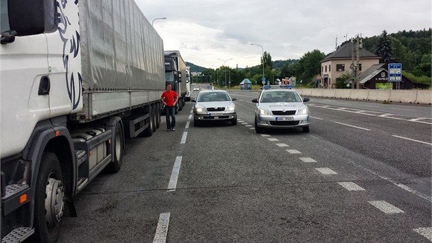 Policie rozdala kolem tisce pokut pi dopravn akci na silnici I/33 mezi Hradcem Krlov a Nchodem.