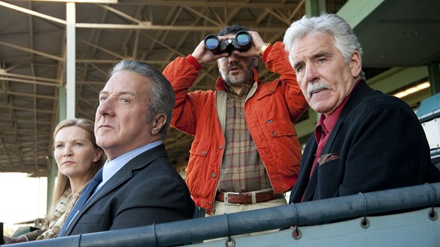 Dennis Farina a Dustin Hoffman v serilu Luck