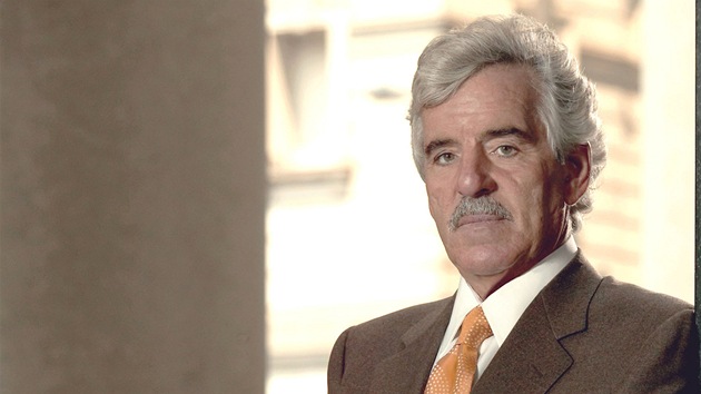 Dennis Farina v serilu Zkon a podek