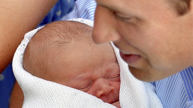 Princ William a jeho prvorozen syn (23. ervence 2013)