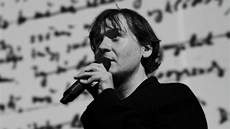 Básník Jaromír Typlt sice pochází z Nové Paky, k Ostravě má ale velmi blízký Básník Jaromír Typlt sice pochází z Nové Paky, k Ostravě má ale velmi blízký