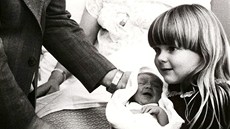 V ervnu 1982 se Louise Brownové narodila sestra Natálie. 