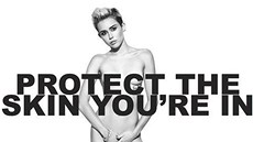 Miley Cyrusová se nechala fotit nahá pro dobrou věc. Miley Cyrusová se nechala fotit nahá pro dobrou věc.