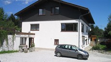 Neomezené právo užívat jedinou příjezdovou cestu k hotelu Janě Václavíkové... Neomezené právo užívat jedinou příjezdovou cestu k hotelu Janě Václavíkové...
