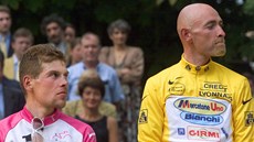 VÍTĚZOVÉ NA DOPINGU. Na stupně vítězů na Champs-Elysees vystoupali po Tour de VÍTĚZOVÉ NA DOPINGU. Na stupně vítězů na Champs-Elysees vystoupali po Tour de