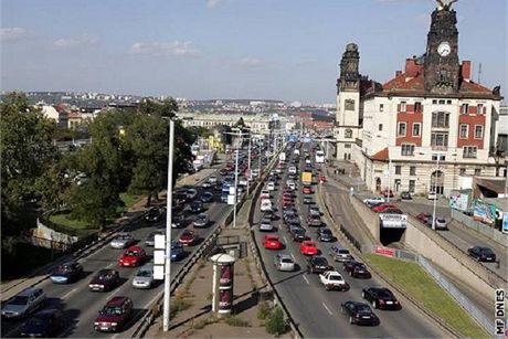 Magistrálu zastavila ped budovou hlavního nádraí smrtelná dopravní nehoda. Ilustraní snímek