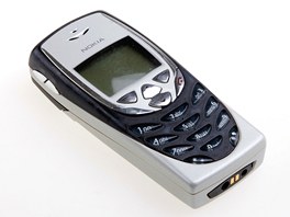 Nokia 8310 nahrazovala na trhu Nokii 8210, první luxusní stylovou nokii, kterou...