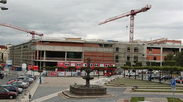 Stavba obchodnho centra Galerie Teplice 31. 7. 2013