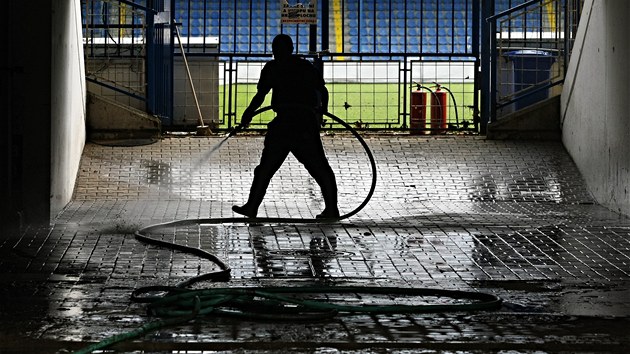 V Liberci uklzej stadion, kter zatopila voda.