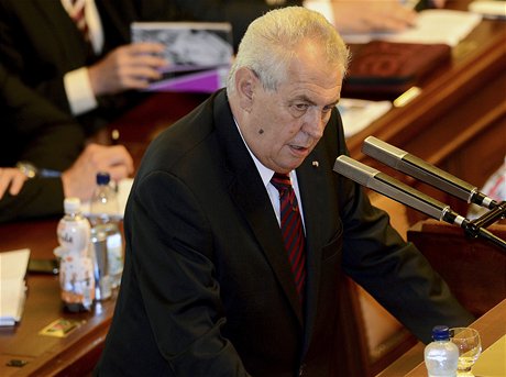 Prezident Zeman pi projevu ve Snmovn ped hlasováním o dve vlád (7....