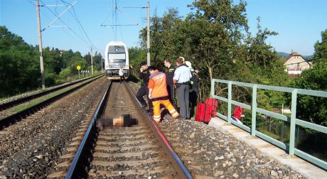 Tragická sráka vlaku s lovkem se odehrála v obci Venory nedaleko Prahy.