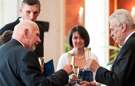 Prezident republiky Milo Zeman jmenoval 7. srpna na Praském hrad nové soudce...